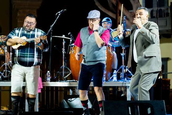  La Murgota de Telde estrena con éxito en Gáldar su espectáculo 'Los chicos del coro'/TA.